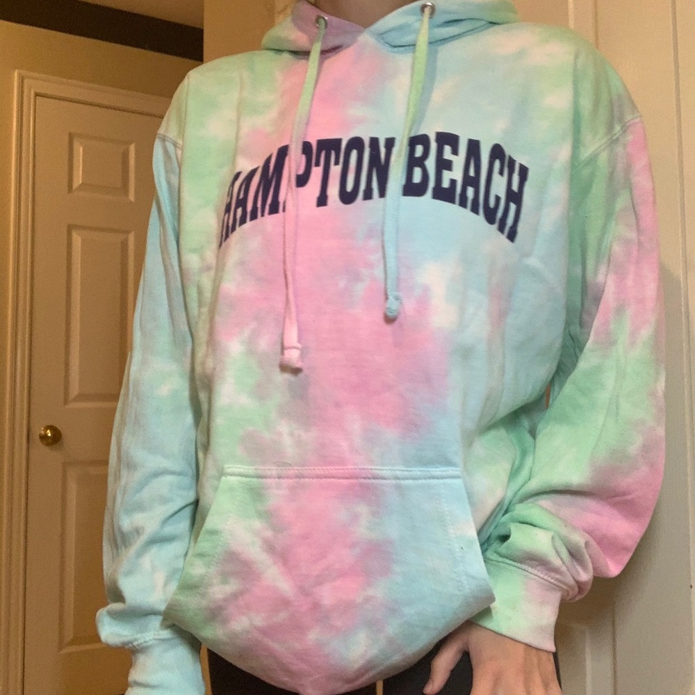 ✨Hampton Beach Sweatshirt✨ - Picture 2 of 3